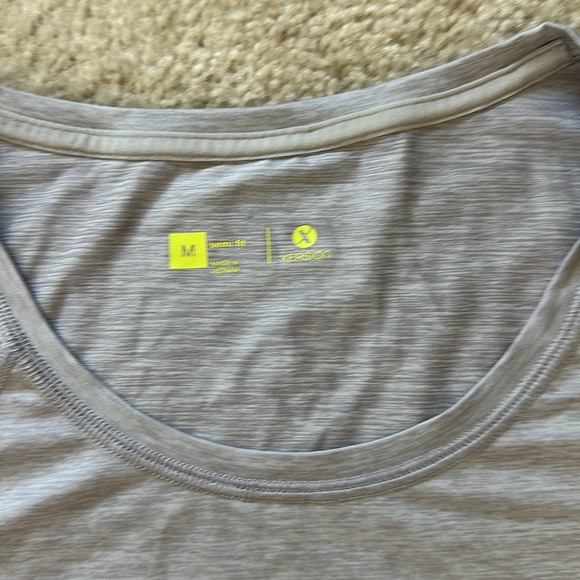 Women’s Activewear Dri Fit Shirt Size Medium - Picture 5 of 6